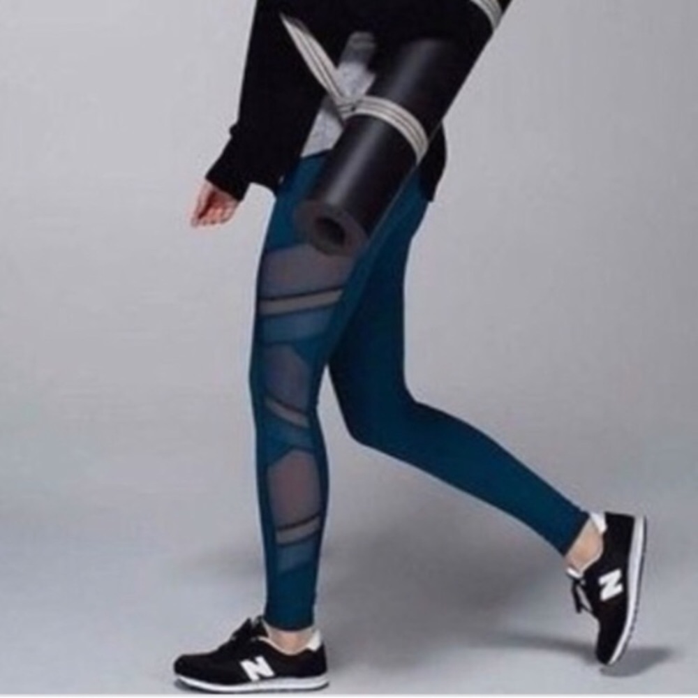 Lululemon Just Breathe Mesh leggings size 6